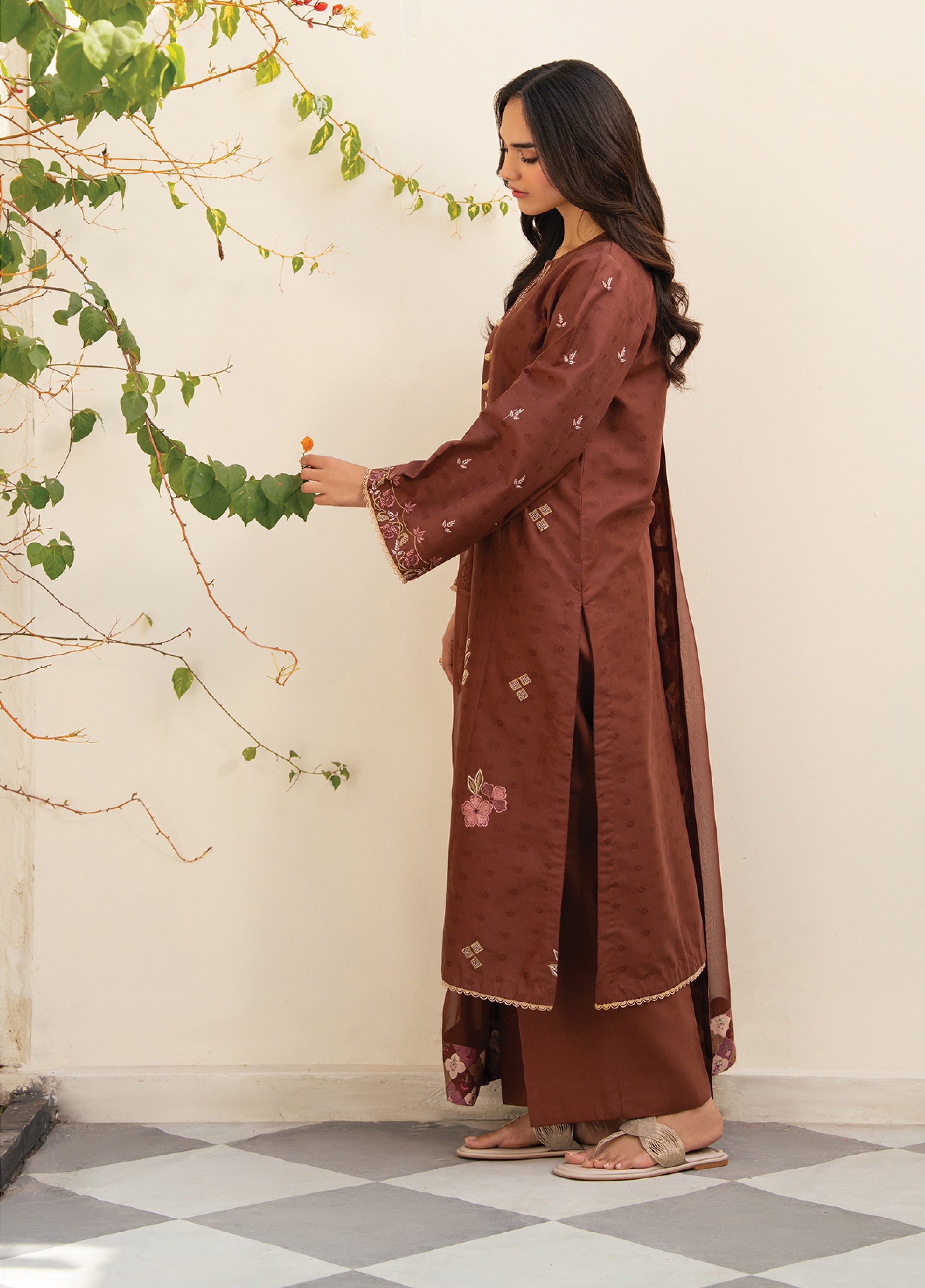 Zayna- Timeless Elegance in Earthy Tone